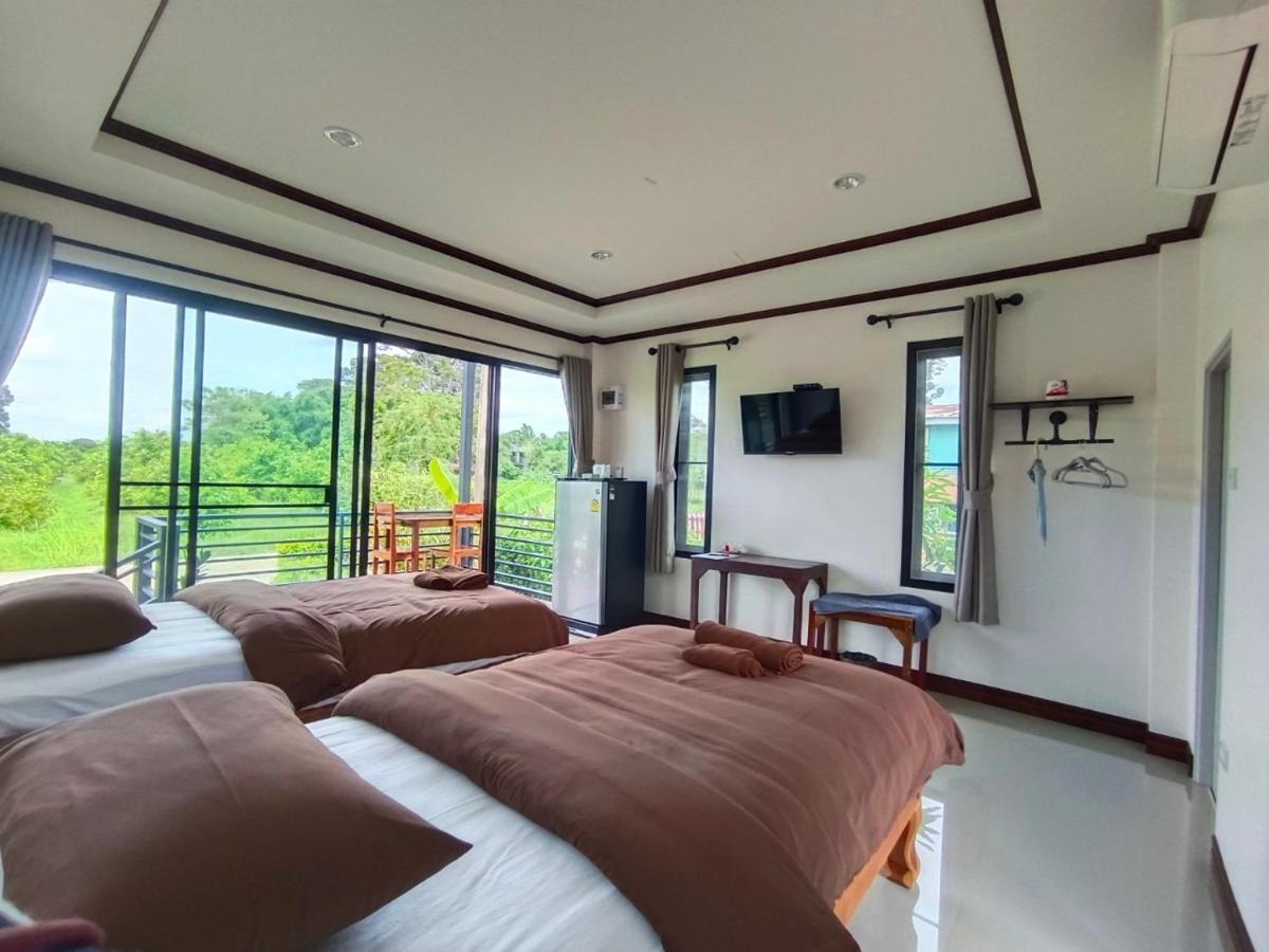 บ้านแม่อุทัยธานี Baanmae Uthaithani Kültér fotó
